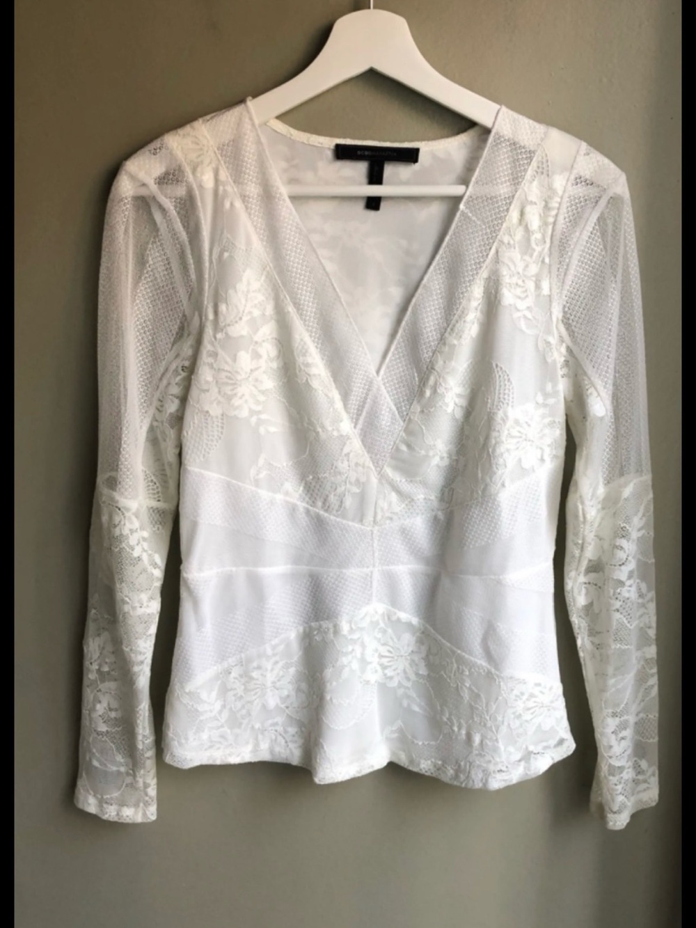 BCBGMaxAzria White Lace V-Neck Long Sleeve XS